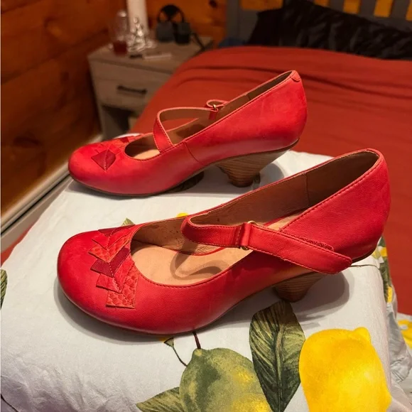 Miz Mooz Petula Pump - Picture 3 of 9